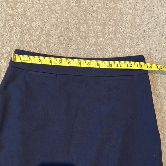 Banana 2P navy lined skirt with back kick pleat. - Picture 12 of 12